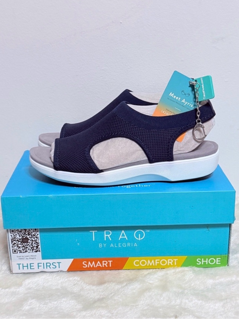Traq by Alegria Women's Qeen Sandal Navy Size 8.5 new with tags